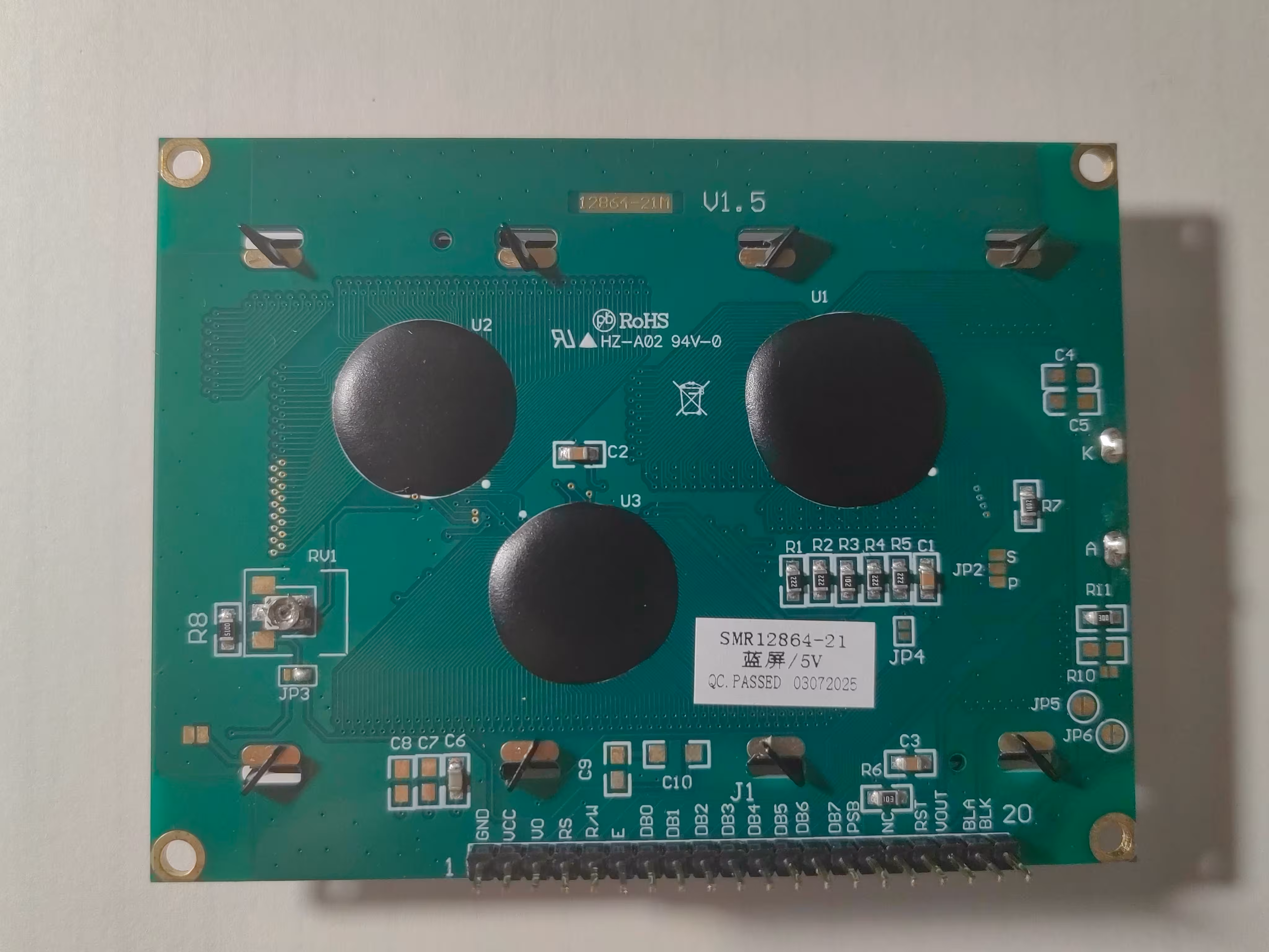 LCD 的背面。RV1 是用于调整对比度的电位器。
