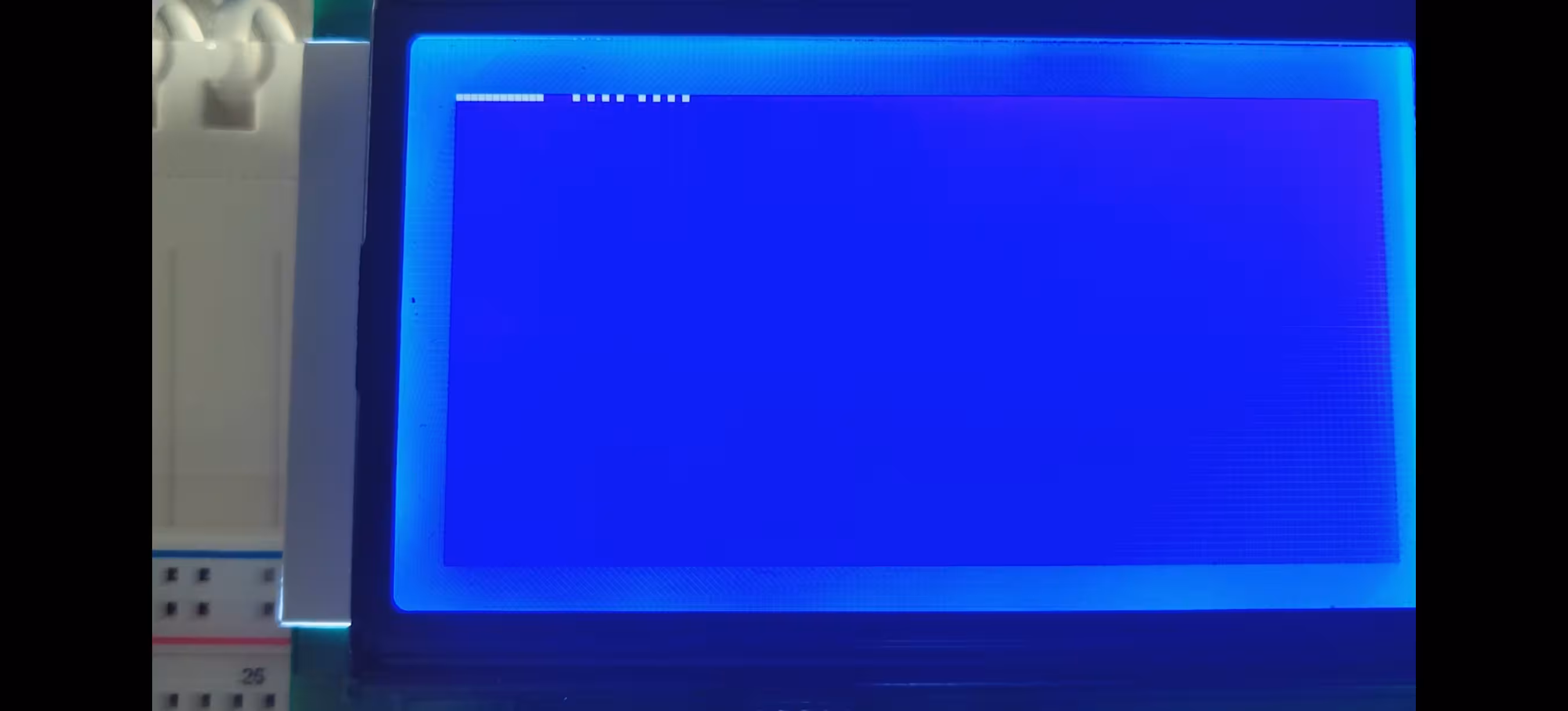 测试的第三阶段。X = 16 到 X = 23 处像素以10101010的方式点亮；X = 24 到 X = 31 处像素以01010101的方式点亮。